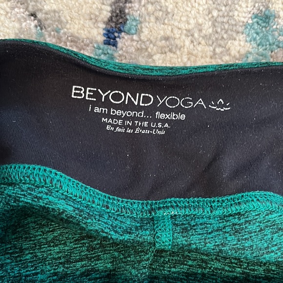 Beyond Yoga Green Space Dye Athletic Leggings - Medium - Picture 3 of 3